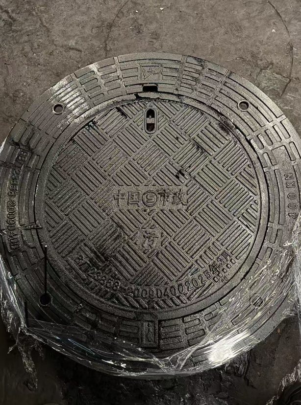 昆都仑球墨铸铁防沉降井盖展示